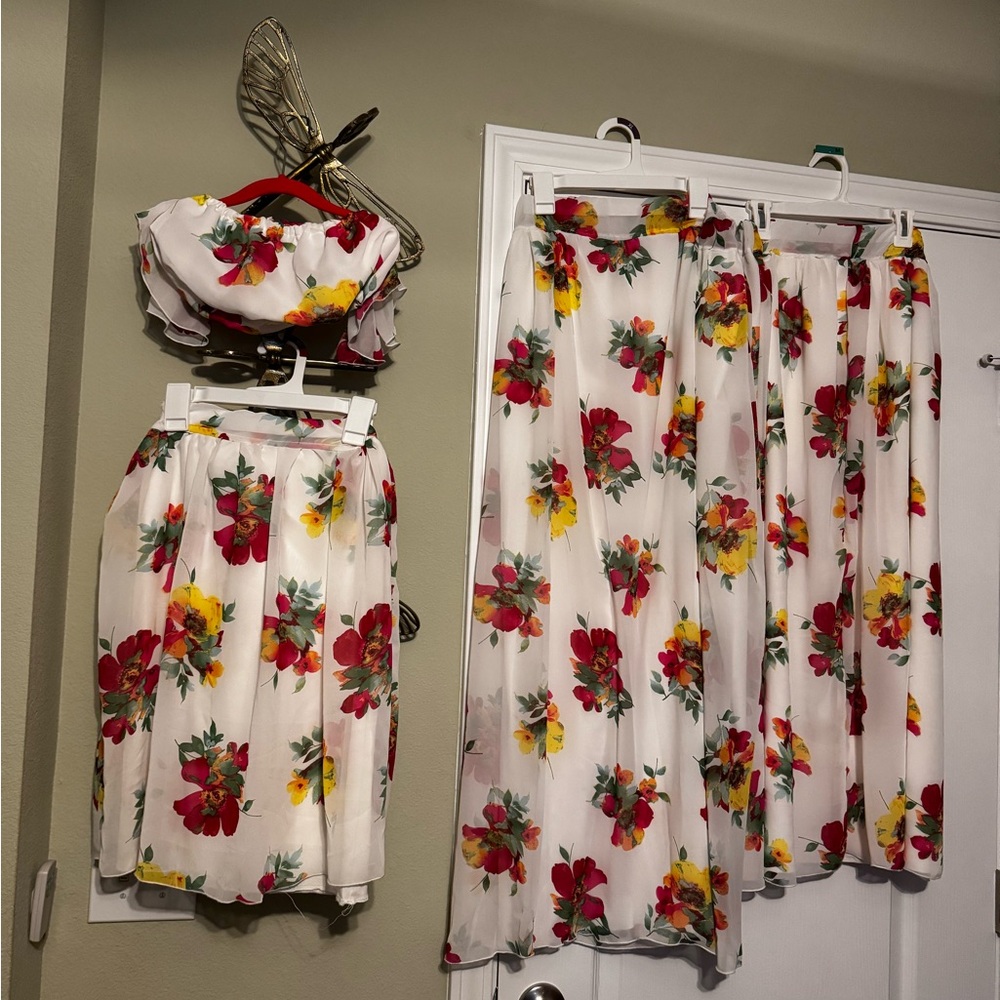 Mom, sister and me matches. White Floral Sets.